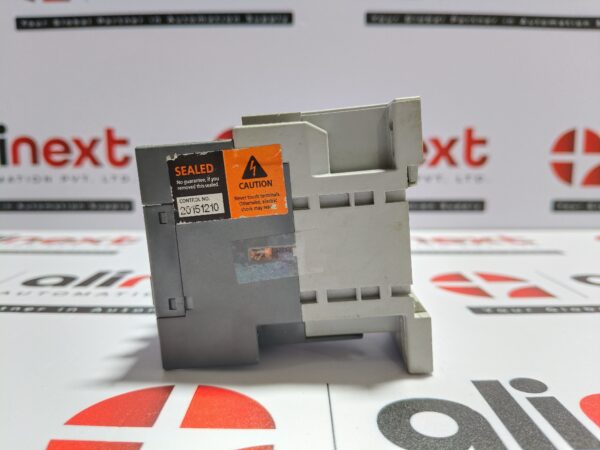 Hyundai UMX 31 Contactor Relay 20A 750VAC Coil 110V