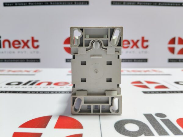 Hyundai UMX 31 Contactor Relay 20A 750VAC Coil 110V