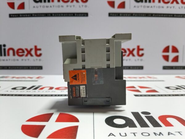 Hyundai UMX 31 Contactor Relay 20A 750VAC Coil 110V
