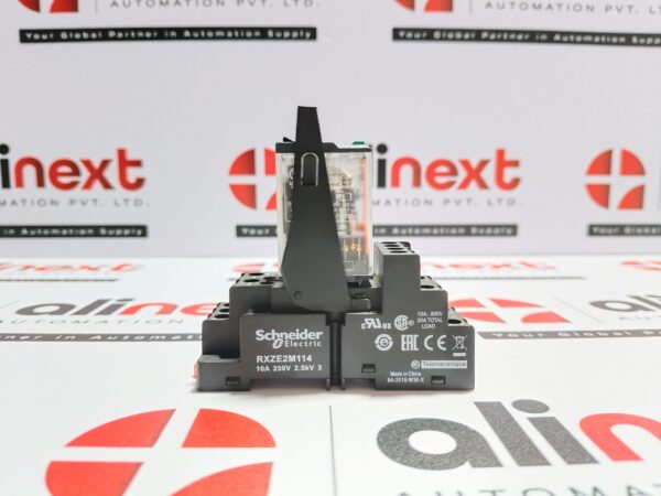 Schneider Electric/Telemacanique Relay RXM4AB2BD with Socket RXZE2M114
