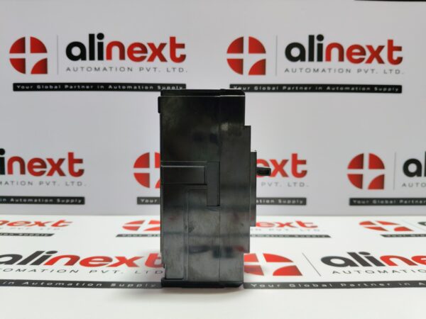 Fuji Electric SA33B auto molded case circuit breaker 3A|3P|AC 550V