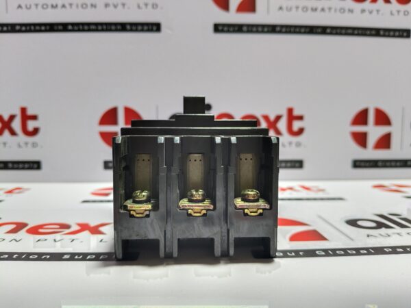 Fuji Electric SA33B auto molded case circuit breaker 5A|AC 220|3P