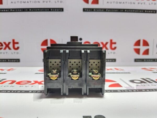 Fuji Electric SA33B auto molded case circuit breaker 5A|AC 220|3P