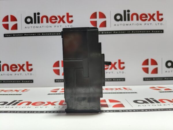 Fuji Electric SA33B auto molded case circuit breaker 5A|AC 220|3P