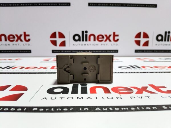 Kuhnke UF3-24VDC 1FL universal relay with a socket 24 V DC|3PDT|10A