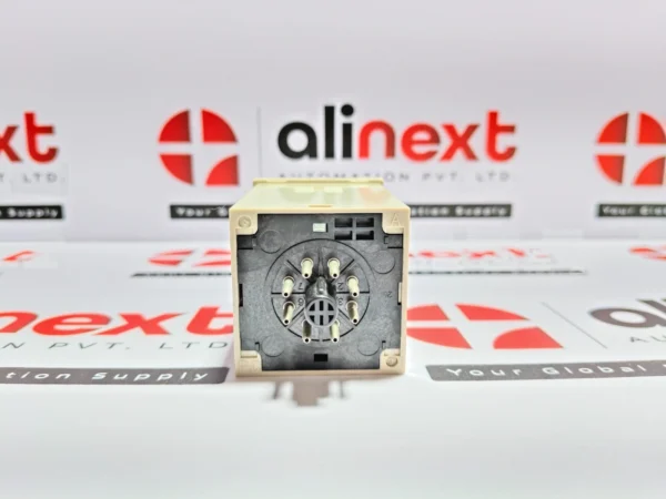 Omron H3BA-N8H timer relay 0-30 Minute 5A 220V
