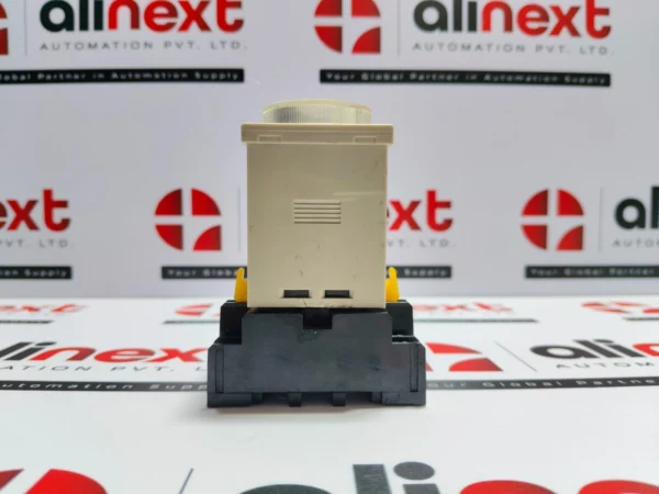 Omron H3CR-A solid-state timer 0 to 1.2 Minute 100-240 VAC / 100-125 VDC