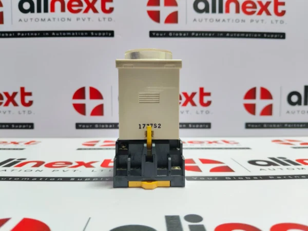 Omron H3CR-A solid-state timer 0 to 1.2 Minute 100-240 VAC / 100-125 VDC