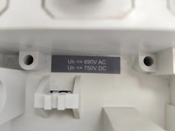 ABB 1SD A054737 R1 3-pole circuit breaker or switch Only Base