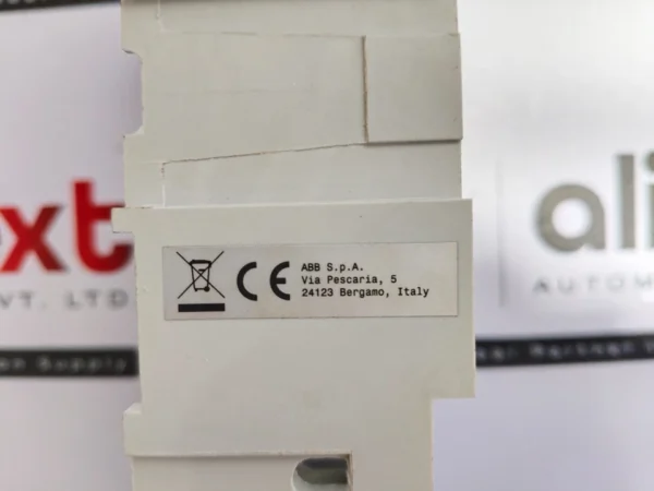 ABB 1SD A054737 R1 3-pole circuit breaker or switch Only Base