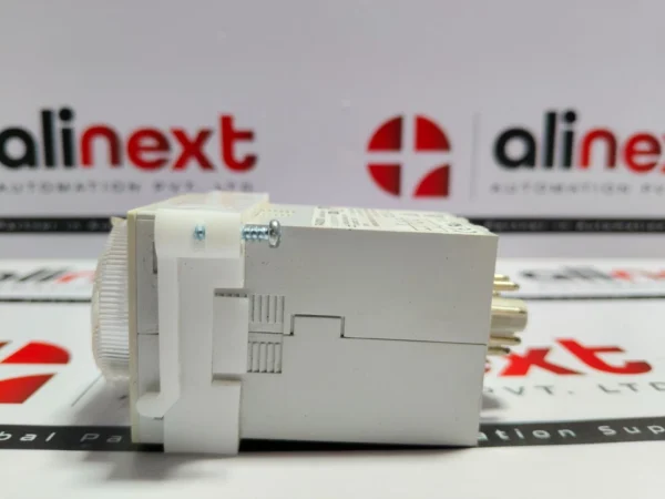 Carlo Gavazzi FAA08DW24 multifunction timer relay 12-240VAC/DC