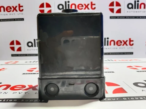 Siemens LAE10 Series 02 flame safeguard controller 220-240V 5VA