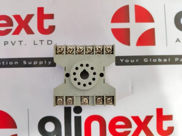 Dayton 6X156E relay socket 10A 300VAC