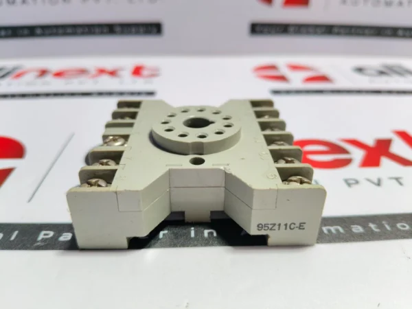 Dayton 6X156E relay socket 10A 300VAC