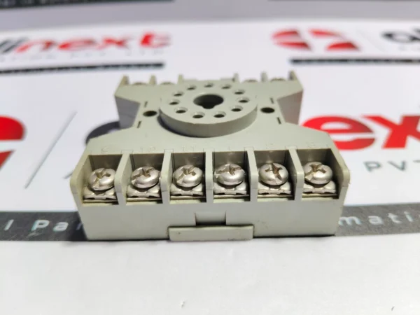 Dayton 6X156E relay socket 10A 300VAC