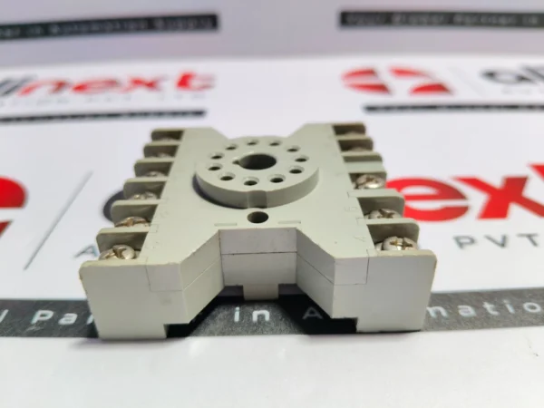 Dayton 6X156E relay socket 10A 300VAC