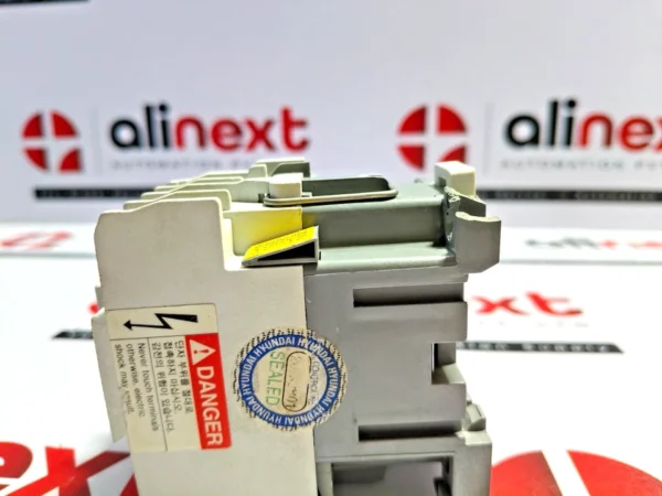 Hyundai HMX 31 control relay (crack)