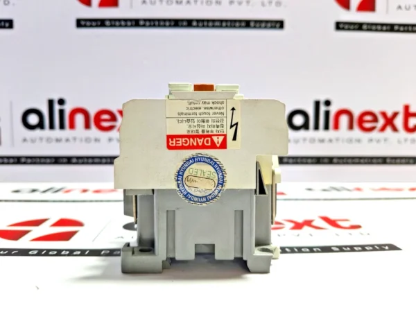 Hyundai HMX 31 control relay (crack)