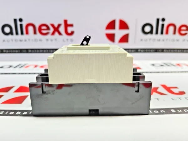 Mitsubishi NF30-CS no-fuse circuit breaker AC220V 2.5KA     