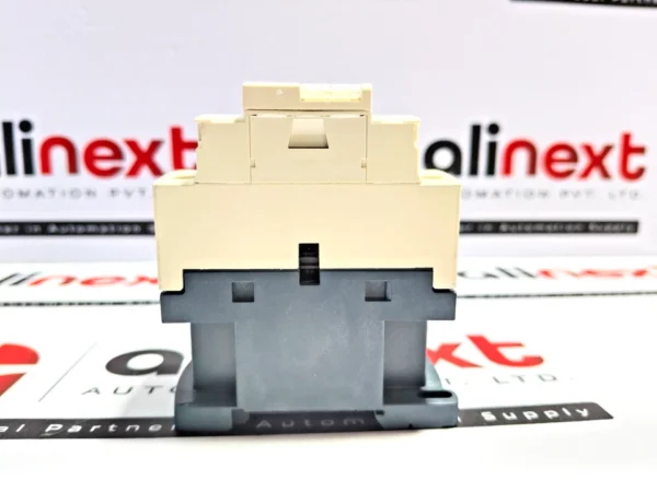 Schneider Electric CAD32R7 TeSys D control relay 440V 50/60Hz