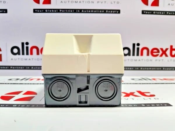 Schneider Electric TeSys GV2MC02 motor circuit breakers(crack)