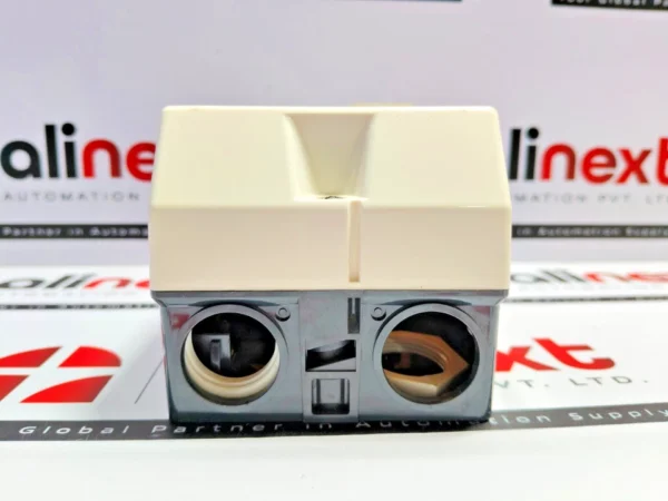 Schneider Electric TeSys GV2MC02 motor circuit breakers(crack)