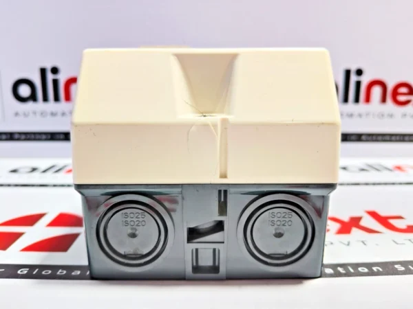 Schneider Electric TeSys GV2MC02 motor circuit breakers(crack)