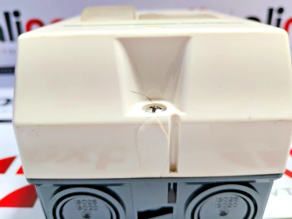 Schneider Electric TeSys GV2MC02 motor circuit breakers(crack)