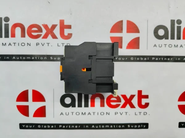 Telemecanique CA2 DN22 control relay 220V 50/60Hz