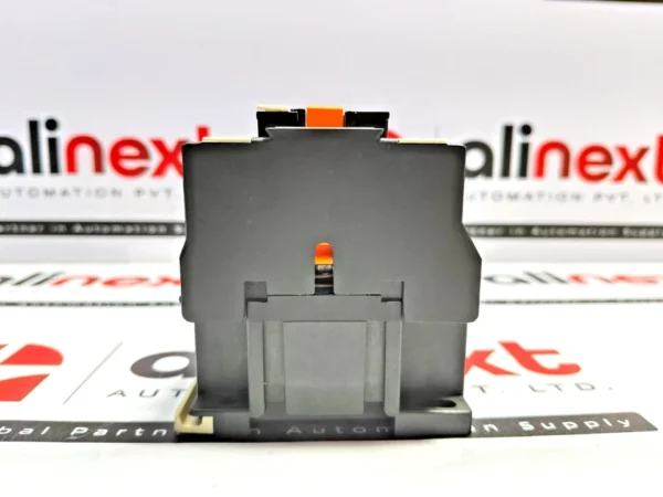 Telemecanique CA2 DN22 control relay 220V 50/60Hz