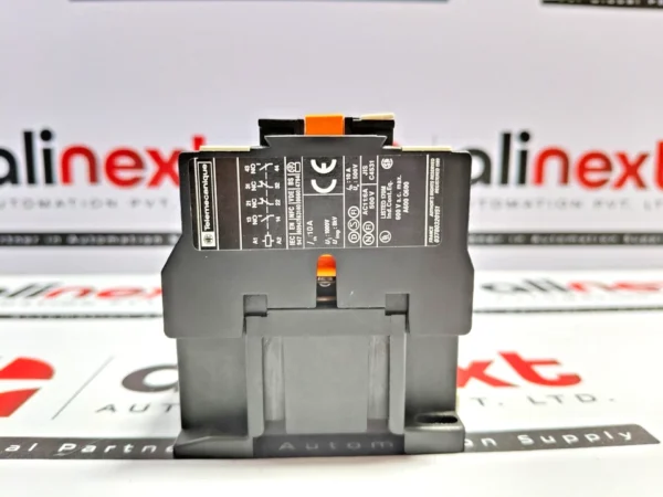 Telemecanique CA2 DN22 control relay 220V 50/60Hz
