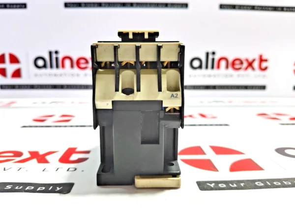 Telemecanique CA2 DN40 control relay 220V 60Hz