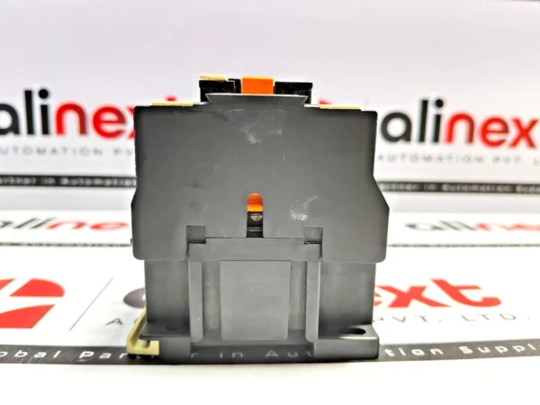  Telemecanique CA2DN31M7 control relay 220-240V 50/60Hz