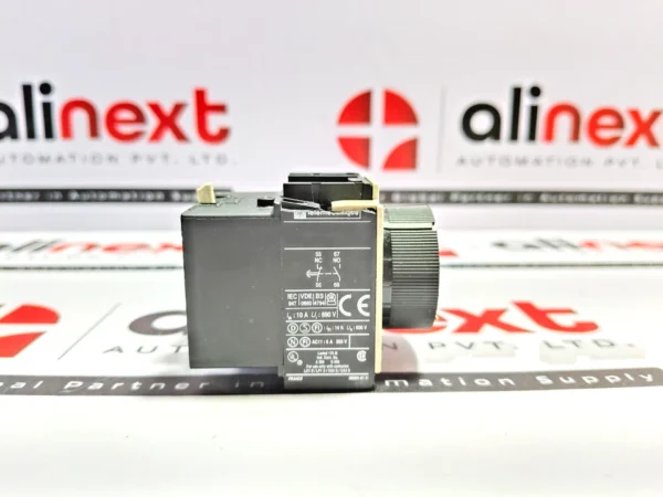 Telemecanique  LADT2 time delay auxiliary contact 0.1 to 30 sec LA2DT2 (crack)