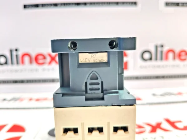 Telemecanique TeSys CAD32 control relay 440V 50/60Hz 