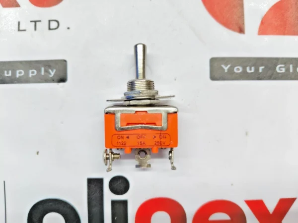 1122 Single Pole Double Throw Switch 250V 15A
