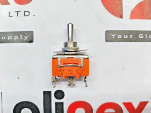 1122 Single Pole Double Throw Switch 250V 15A