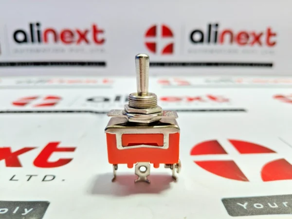 1122 Single Pole Double Throw Switch 250V 15A