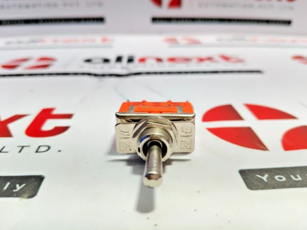 1122 Single Pole Double Throw Switch 250V 15A