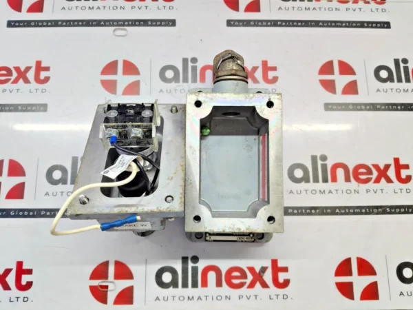 Allen-Bradley 800H-NP33 enclosure cover 800H-1HZX7/800H-2HAD10R7