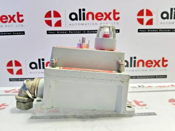 Allen-Bradley 800H-NP33 enclosure cover 800H-1HZX7/800H-2HAD10R7