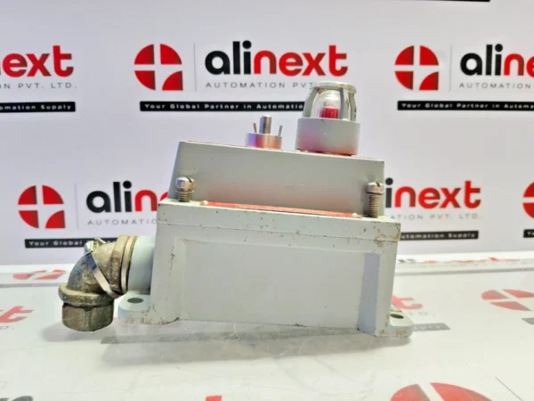 Allen-Bradley 800H-NP33 enclosure cover 800H-1HZX7/800H-2HAD10R7