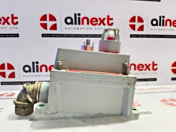 Allen-Bradley 800H-NP33 enclosure cover 800H-1HZX7/800H-2HAD10R7