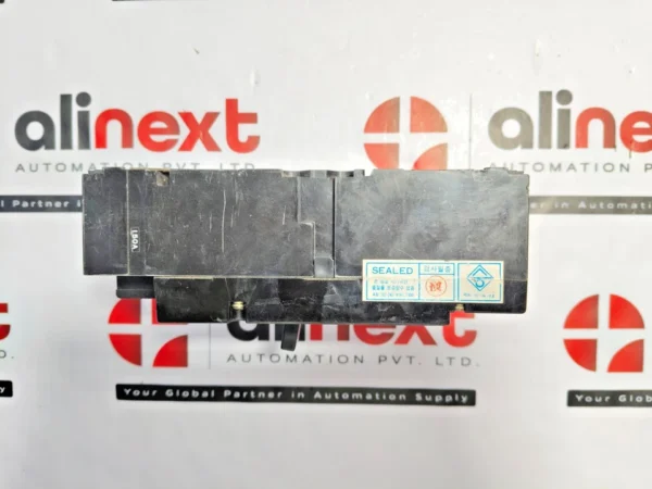 GoldStar ABE 202 molded case circuit breaker (crack)