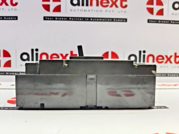 GoldStar ABE 202 molded case circuit breaker (crack)