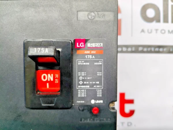 LG ABE 202 series molded case circuit breaker 175 amps (Crack)
