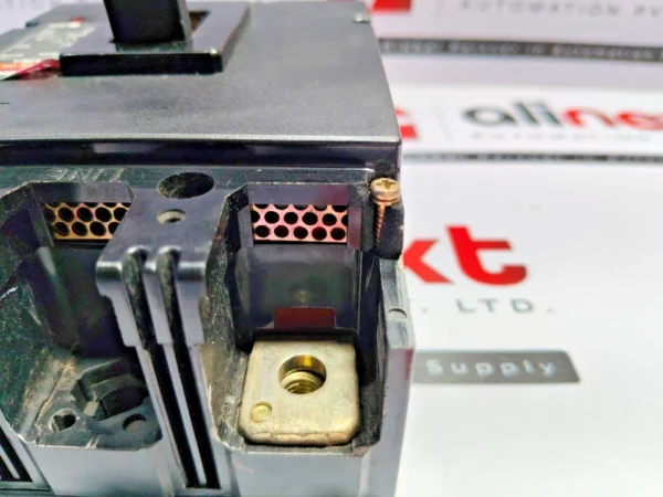 LG ABE 202 series molded case circuit breaker 175 amps (Crack)