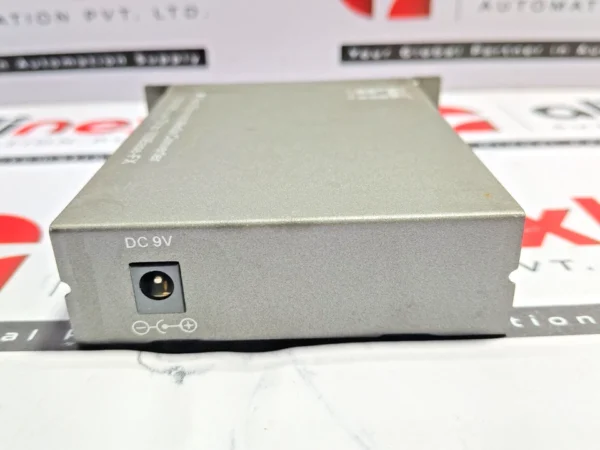 Level One Converter FVT-4001 10/100 BaseTX to SC Multimode DC 9V 0.7A