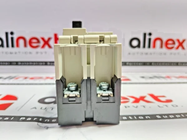 Mitsubishi Electric NF32-SV 2P 20A circuit breaker AC200V 7.5A