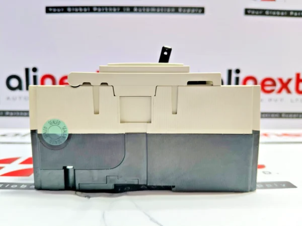 Mitsubishi Electric NF32-SV 2P 20A circuit breaker AC200V 7.5A